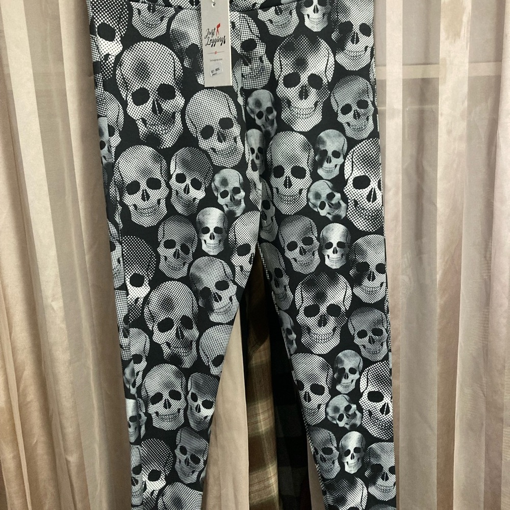 Skull Patterned Leggings - Black and Gray